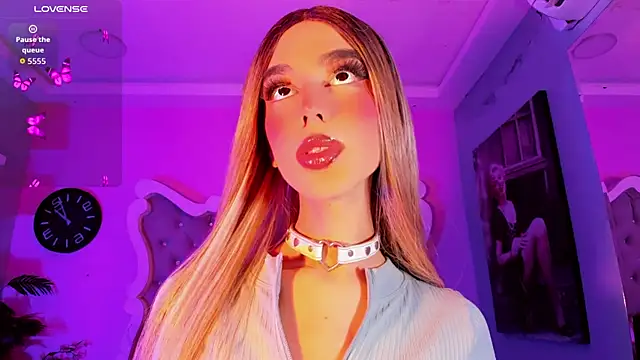 Snapshot of LeslieAmor1 chatting on November 25, 5:40 am LeslieAmor1 online show from November 25, 5:40 am