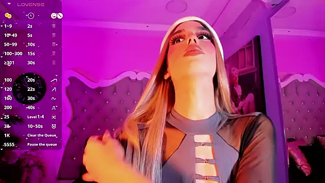 Snapshot of LeslieAmor1 chatting on November 26, 6:14 am LeslieAmor1 online show from November 26, 6:14 am