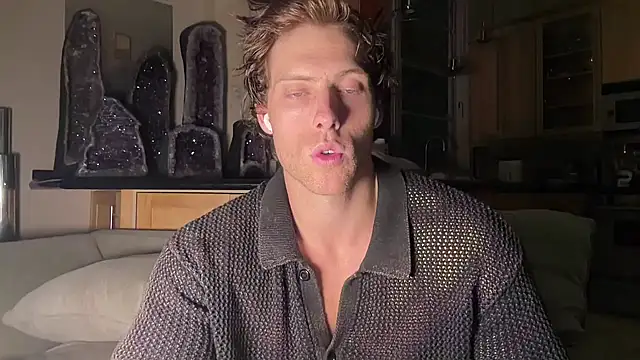 alex islivee online show from August 7, 2:02 am