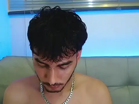 Snapshot of Brunicci chatting on November 26, 9:32 am Brunicci online show from November 26, 9:32 am