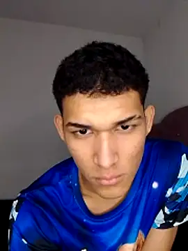 Snapshot of Luigi_cumming1 chatting on November 21, 6:12 am Luigi cumming1 online show from November 21, 6:12 am