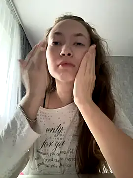 Snapshot of Holy_Poly chatting on November 25, 8:14 am Holy Poly online show from November 25, 8:14 am