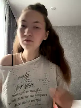 Snapshot of Holy_Poly chatting on November 26, 8:15 am Holy Poly online show from November 26, 8:15 am