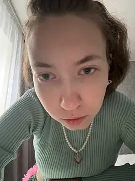 Snapshot of Holy_Poly chatting on November 27, 8:16 am Holy Poly online show from November 27, 8:16 am