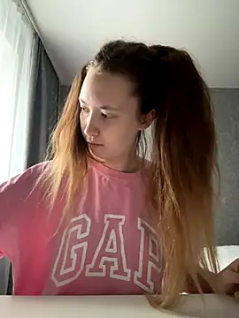 Snapshot of Holy_Poly chatting on December 5, 8:23 am Holy Poly online show from December 5, 8:23 am