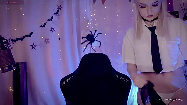 Snapshot of vronnier chatting on November 25, 12:38 pm vronnier online show from November 25, 12:38 pm