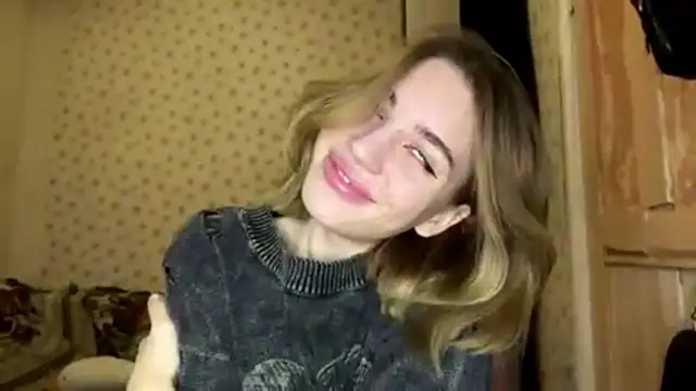 Snapshot of MelaineAytes chatting on November 19, 11:10 am MelaineAytes online show from November 19, 11:10 am