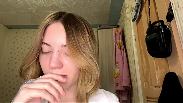 Snapshot of MelaineAytes chatting on November 22, 10:14 am MelaineAytes online show from November 22, 10:14 am