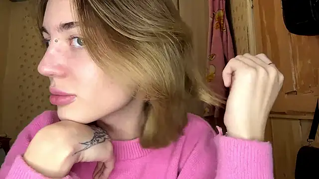 Snapshot of MelaineAytes chatting on November 23, 10:04 am MelaineAytes online show from November 23, 10:04 am