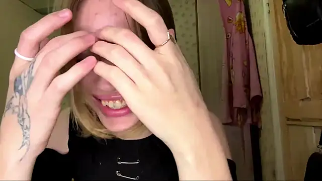 Snapshot of MelaineAytes chatting on November 25, 10:26 am MelaineAytes online show from November 25, 10:26 am