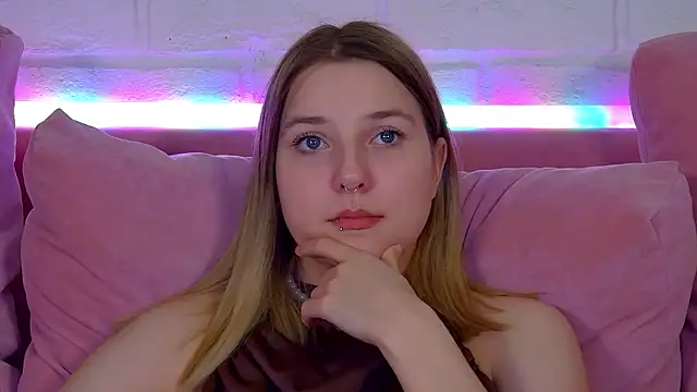 TinnaBurton online show from April 28, 2:27 am