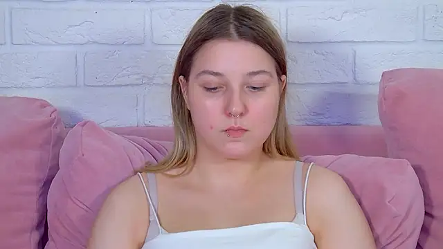 TinnaBurton online show from May 19, 1:56 am