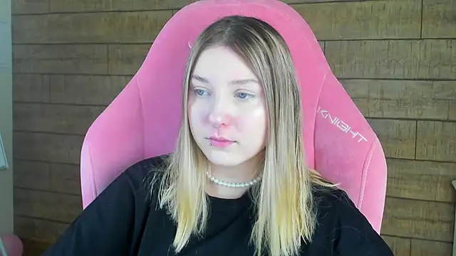 TinnaBurton online show from May 21, 4:25 pm