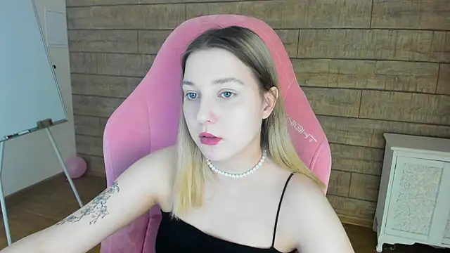 TinnaBurton online show from May 28, 4:37 pm