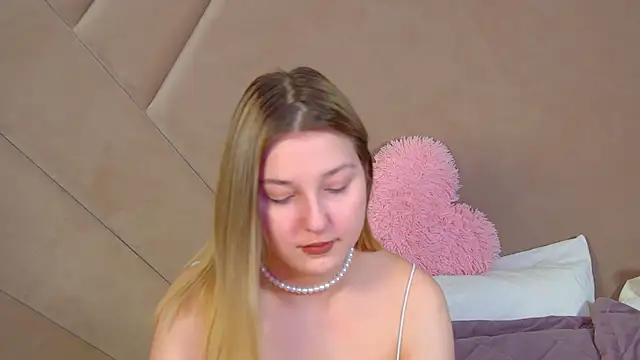 TinnaBurton online show from June 8, 4:07 pm