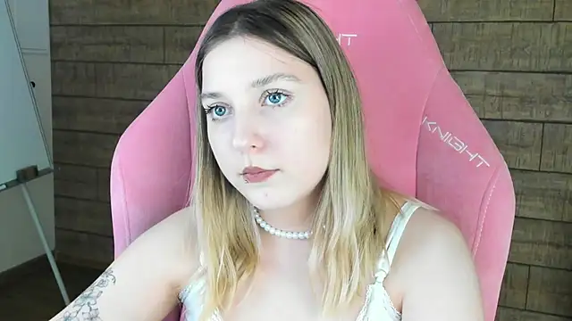 TinnaBurton online show from June 11, 3:04 am