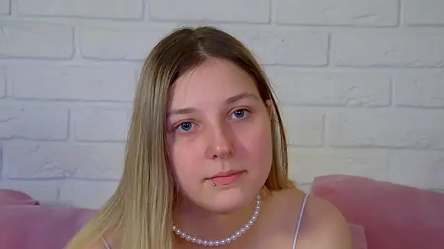 TinnaBurton online show from July 1, 4:07 pm