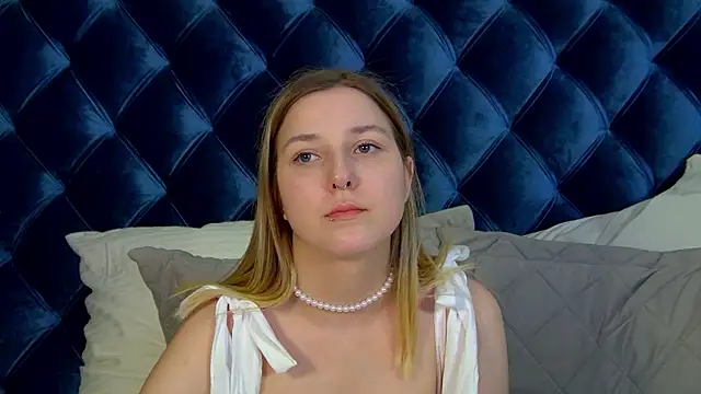 TinnaBurton online show from July 18, 4:33 pm