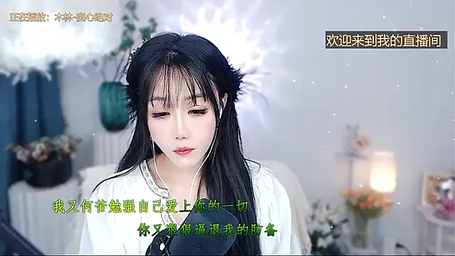 Snapshot of Laura_520 chatting on November 30, 10:41 am Laura 520 online show from November 30, 10:41 am