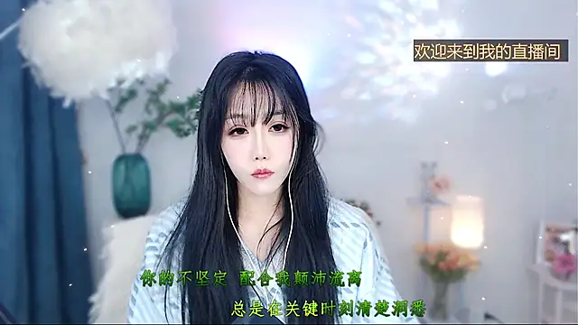 Snapshot of Laura_520 chatting on December 1, 6:51 am Laura 520 online show from December 1, 6:51 am