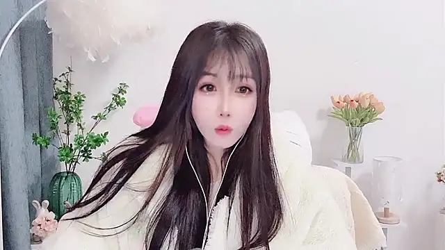 Snapshot of Laura_520 chatting on December 16, 8:19 am Laura 520 online show from December 16, 8:19 am