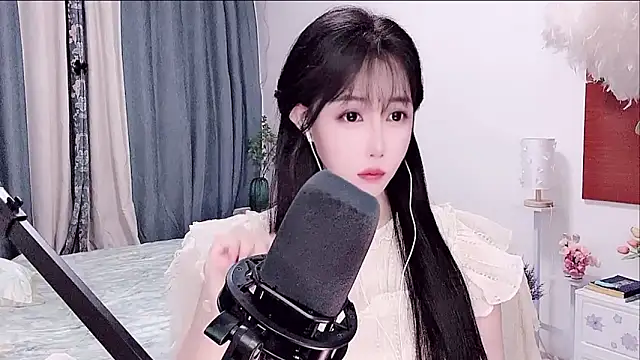 Laura 520 online show from June 17, 12:18 pm