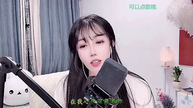Laura 520 online show from July 2, 11:49 am