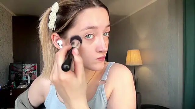 Snapshot of Emily_lyy chatting on November 25, 10:15 am Emily lyy online show from November 25, 10:15 am