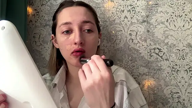 Snapshot of Emily_lyy chatting on December 3, 9:18 am Emily lyy online show from December 3, 9:18 am