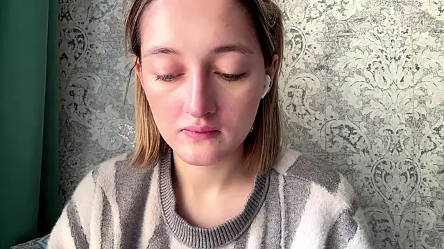 Snapshot of Emily_lyy chatting on December 14, 9:03 am Emily lyy online show from December 14, 9:03 am