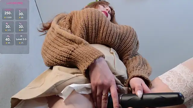 Snapshot of AdritVance chatting on November 29, 7:44 am AdritVance online show from November 29, 7:44 am