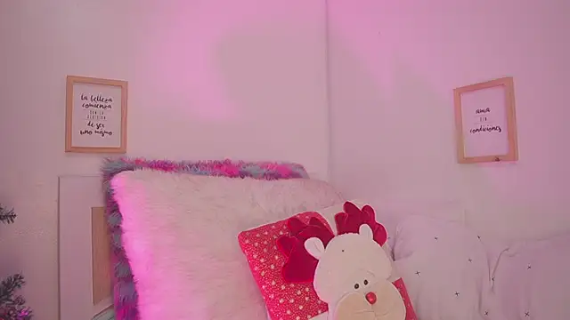 Snapshot of Enola_Holmes_ chatting on December 14, 12:32 pm Enola Holmes online show from December 14, 12:32 pm