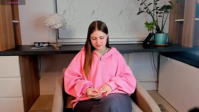 LesaFeldker online show from December 4, 1:04 am