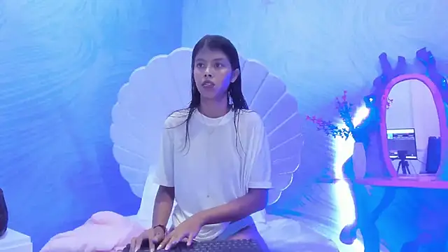 Snapshot of arietta_skinny chatting on November 24, 7:57 pm arietta skinny online show from November 24, 7:57 pm