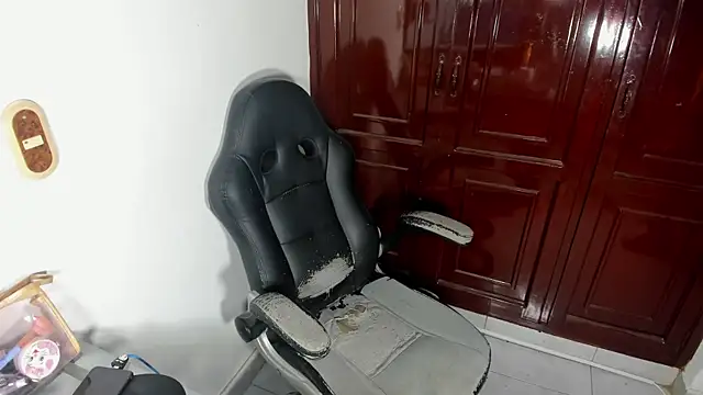 Snapshot of Hot_play18 chatting on January 10, 4:31 pm Hot play18 online show from January 10, 4:31 pm