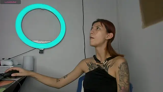 Snapshot of Hot_play18 chatting on March 8, 10:24 pm Hot play18 online show from March 8, 10:24 pm