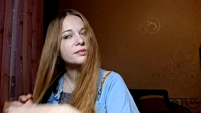 Snapshot of RomonaBustad chatting on December 5, 6:11 am RomonaBustad online show from December 5, 6:11 am