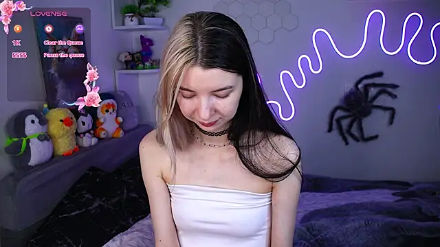 Emmie shy online show from April 28, 8:47 pm