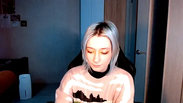 Snapshot of SophiaLur chatting on November 20, 3:23 pm SophiaLur online show from November 20, 3:23 pm