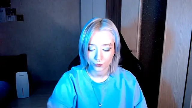 Snapshot of SophiaLur chatting on November 25, 3:23 pm SophiaLur online show from November 25, 3:23 pm