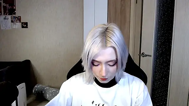 Snapshot of SophiaLur chatting on November 30, 2:32 pm SophiaLur online show from November 30, 2:32 pm