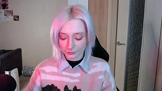 Snapshot of SophiaLur chatting on December 2, 2:56 pm SophiaLur online show from December 2, 2:56 pm