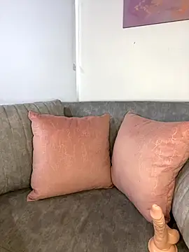 Snapshot of zoepink_1 chatting on December 4, 1:31 pm zoepink 1 online show from December 4, 1:31 pm