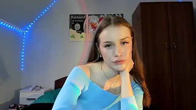 Snapshot of tinyglow chatting on December 3, 4:49 pm tinyglow online show from December 3, 4:49 pm