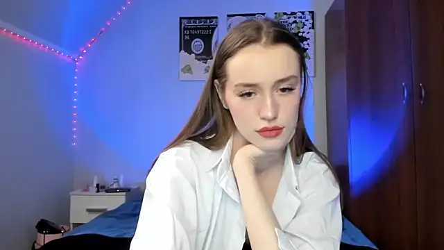 tinyglow online show from February 18, 9:00 pm