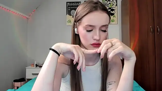 tinyglow online show from March 30, 9:38 pm