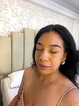 Snapshot of IvannaClaire chatting on December 15, 2:10 pm IvannaClaire online show from December 15, 2:10 pm