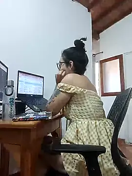 Snapshot of Melinerd chatting on November 18, 4:22 pm Melinerd online show from November 18, 4:22 pm