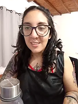 Snapshot of Melinerd chatting on December 4, 6:49 pm Melinerd online show from December 4, 6:49 pm