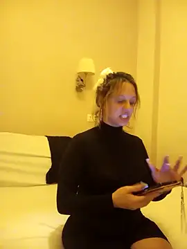 Snapshot of cleopatravodos chatting on December 15, 7:18 pm cleopatravodos online show from December 15, 7:18 pm